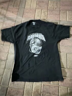 Raiders Black Graphic Tee - Classic Team Helmet